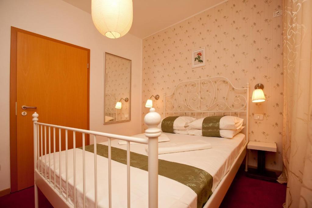 Pension Dinu Residence تيميشورا الغرفة الصورة